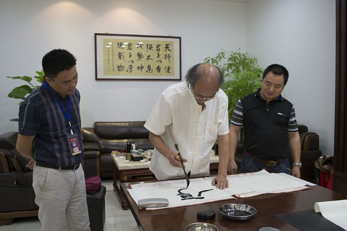 张剑岑先生为香蕉APP直播陶题词“厚道”、“今生今世 香蕉APP直播陶”