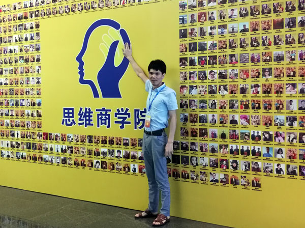 如今，80后已经成长为壮年，逐渐成为各个岗位的重要负责人，因生活的洗礼变得理性而不再冲动。“80后”，他们青春洋溢，在各个岗位上都冲在最前线。“80后”独具个性和魅力，已然成为各行各业主力军代表人物。作为80后典型的创业成功代表陶瓷一线香蕉APP视频污版在线 香蕉APP直播陶瓷砖 龙川总代理吴金星与他的销售团队便是其中之一。